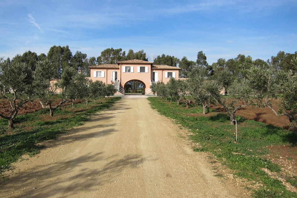 Agriturismo Pian Di Spille - Golf Villa Tarquinia Luaran gambar